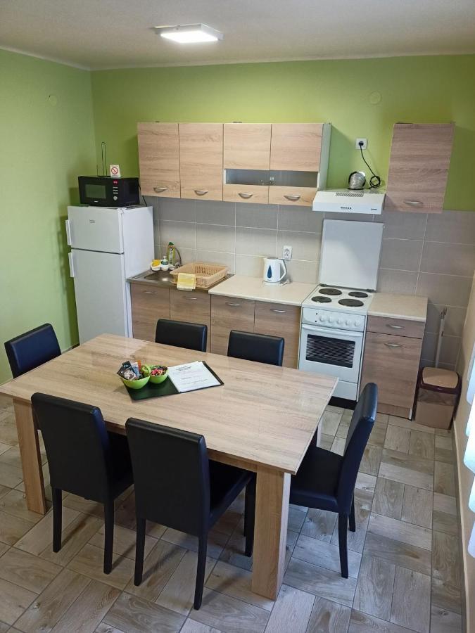 Apartament Apartman Fiva Pacir Zewnętrze zdjęcie