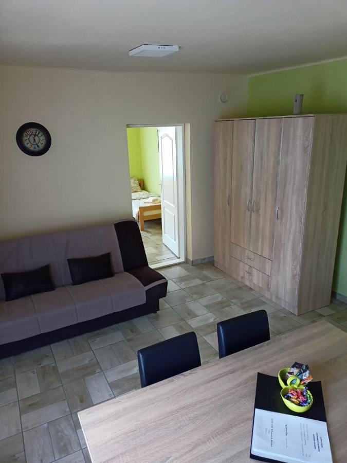 Apartament Apartman Fiva Pacir Zewnętrze zdjęcie